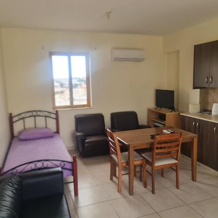Top Floor 1 Bdrm Aprtrmnt Apartamento Dromolaxia Exterior foto