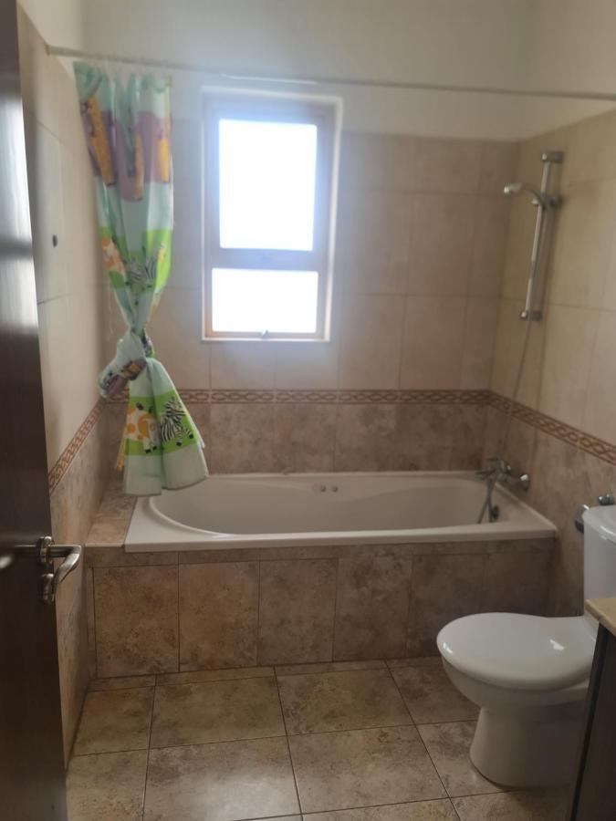 Top Floor 1 Bdrm Aprtrmnt Apartamento Dromolaxia Exterior foto