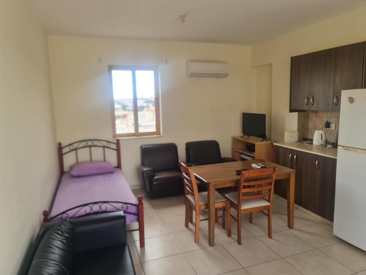 Top Floor 1 Bdrm Aprtrmnt Apartamento Dromolaxia Exterior foto