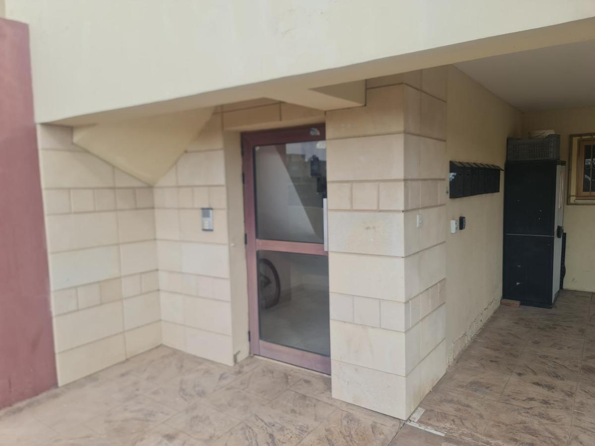 Top Floor 1 Bdrm Aprtrmnt Apartamento Dromolaxia Exterior foto
