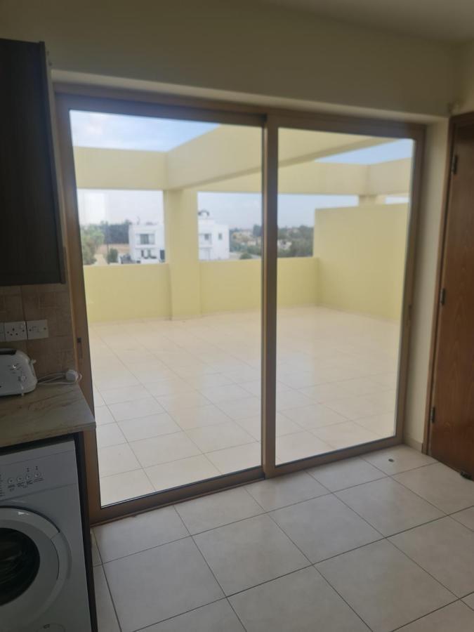 Top Floor 1 Bdrm Aprtrmnt Apartamento Dromolaxia Exterior foto